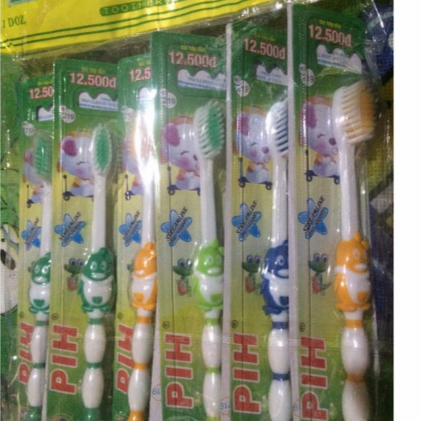 3 Bàn chải đánh răng cho bé