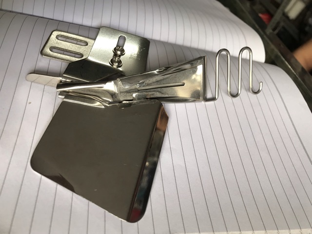 Cử viền 2 mép không thay răng cưa mặt nguyệt chân vịt máy may công nghiệp và máy may gia đình ( cử bướm )