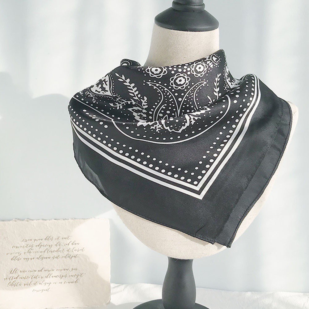 Khăn choàng cổ lụa satin in họa tiết phong cách Ấn cổ điển cho nữ