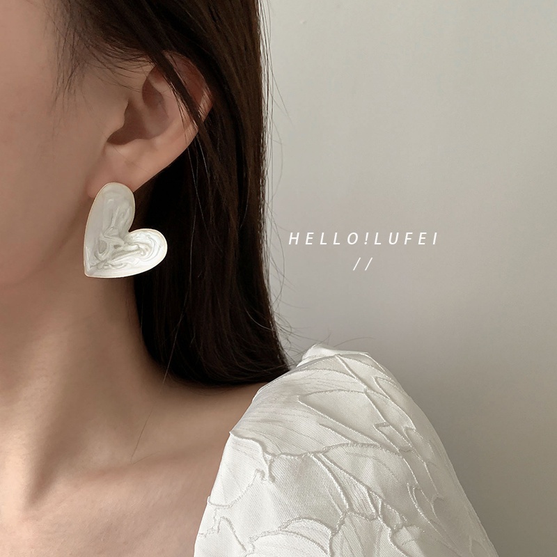 Khuyên tai trái tim lớn cá tính độc đáo thời trang