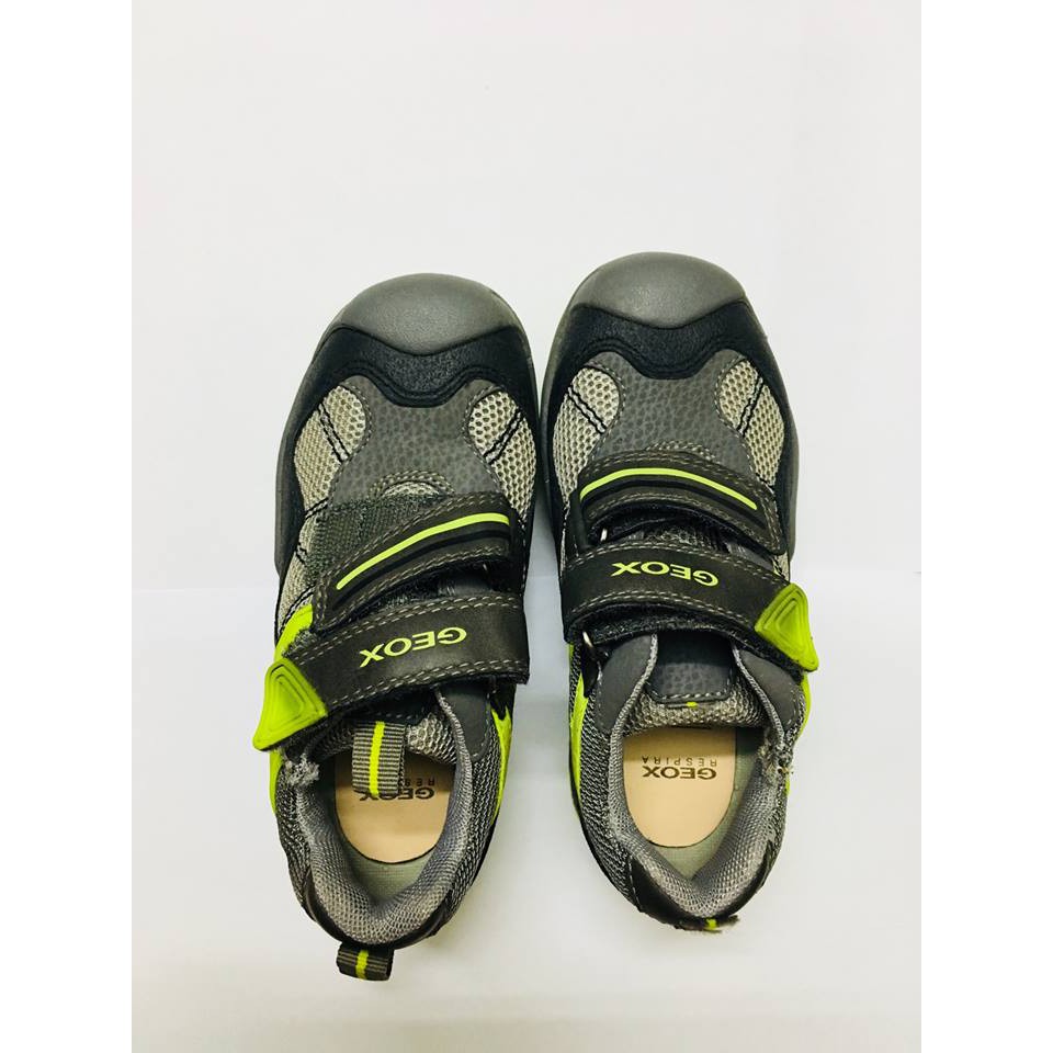 Giầy cắt size 23