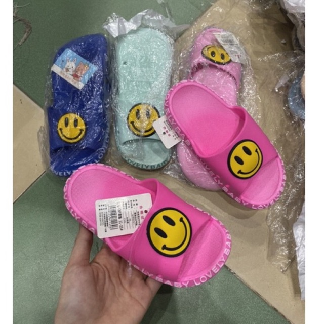 dép lê bé gái hình mặt cười quai đúc