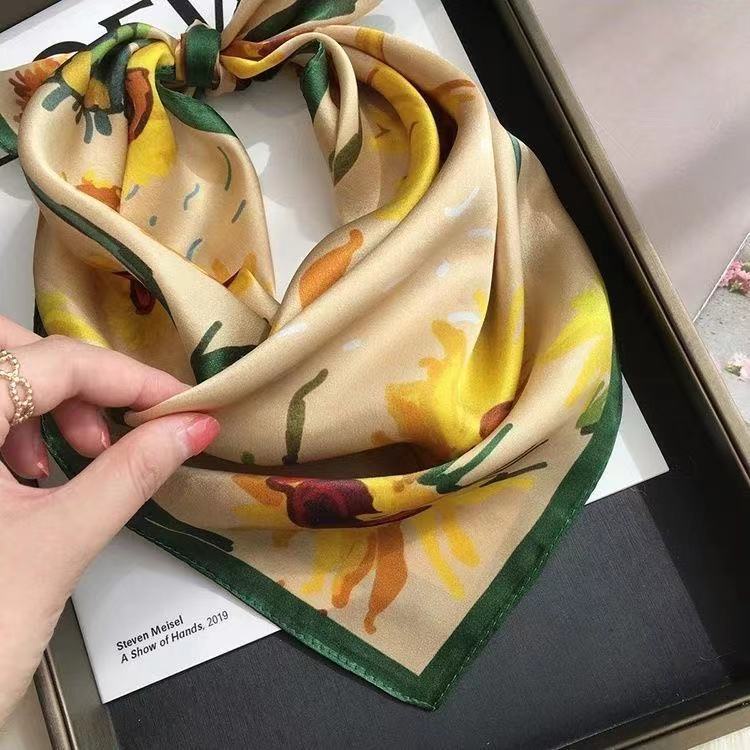 HOẠ TIẾT HOA HD BANDANA.  KHÍ CHẤT - XINH ĐẸP