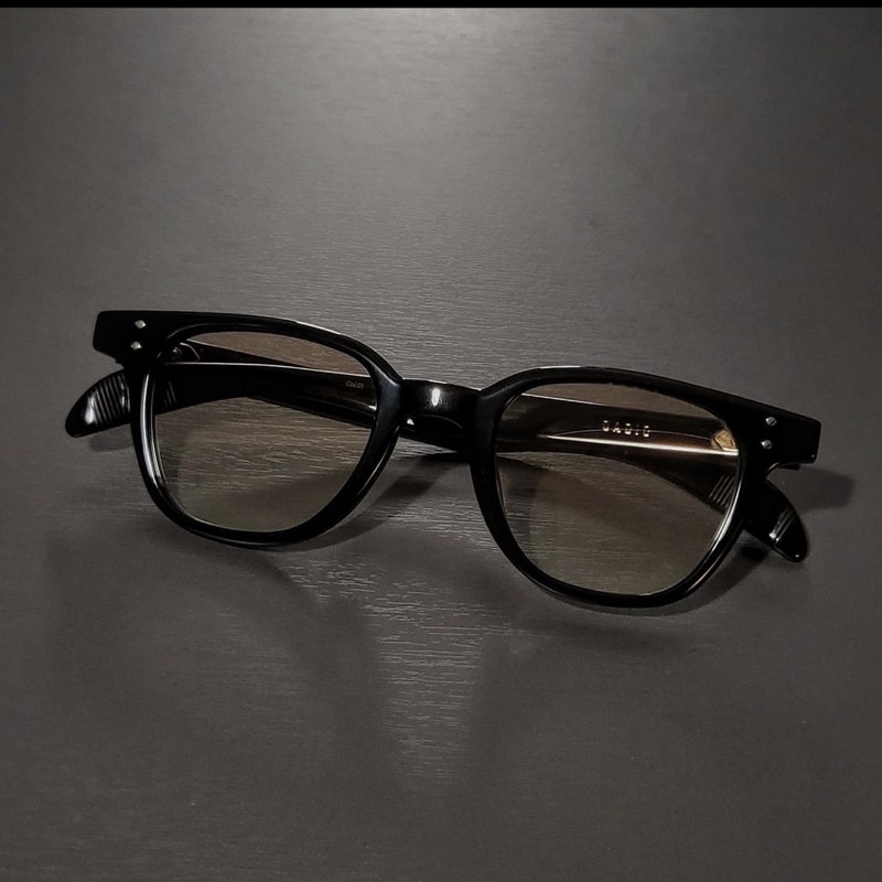 Kính râm thời trang GENTLE MONSTER DADIO màu đen và nâu,thiết kế Hàn Quốc cá tính,trẻ trung cho cả nam và nữ.Chống UV400