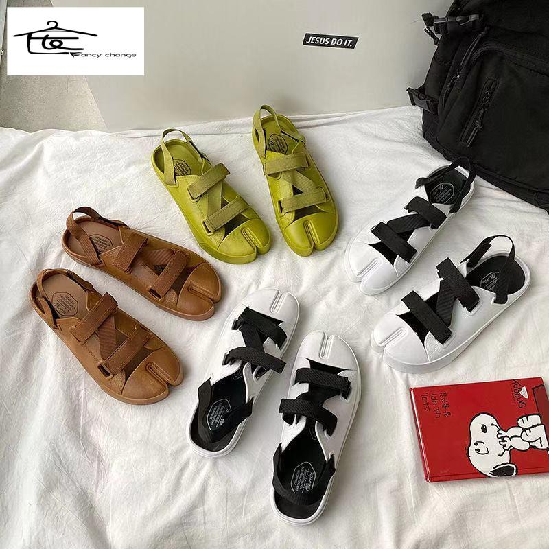 Giày Sandal Thiết Kế Lỗ Thoáng Khí Chống Trượt Thời Trang Đi Biển Năng Động