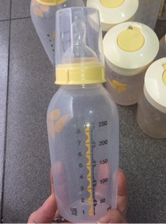 Bình sữa Medela 250ml - (đã sử dụng)