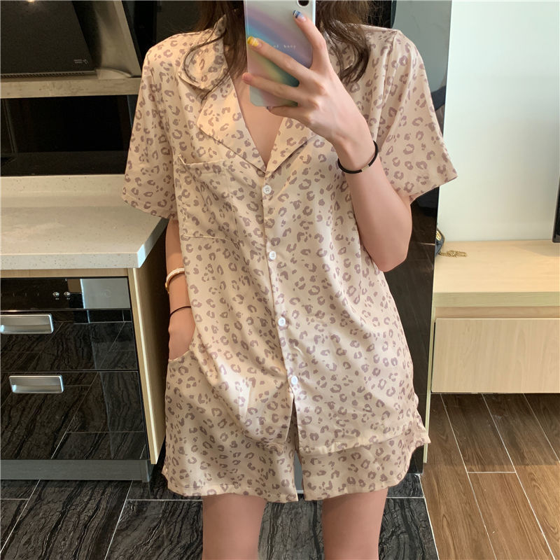 Bộ đồ ngủ ngắn tay họa tiết da báo dễ thương cho nữ