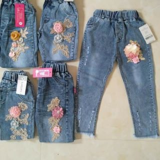 Com bo 2 quần jean bé gái 260k