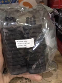 Cao su xe máy gác chân sau