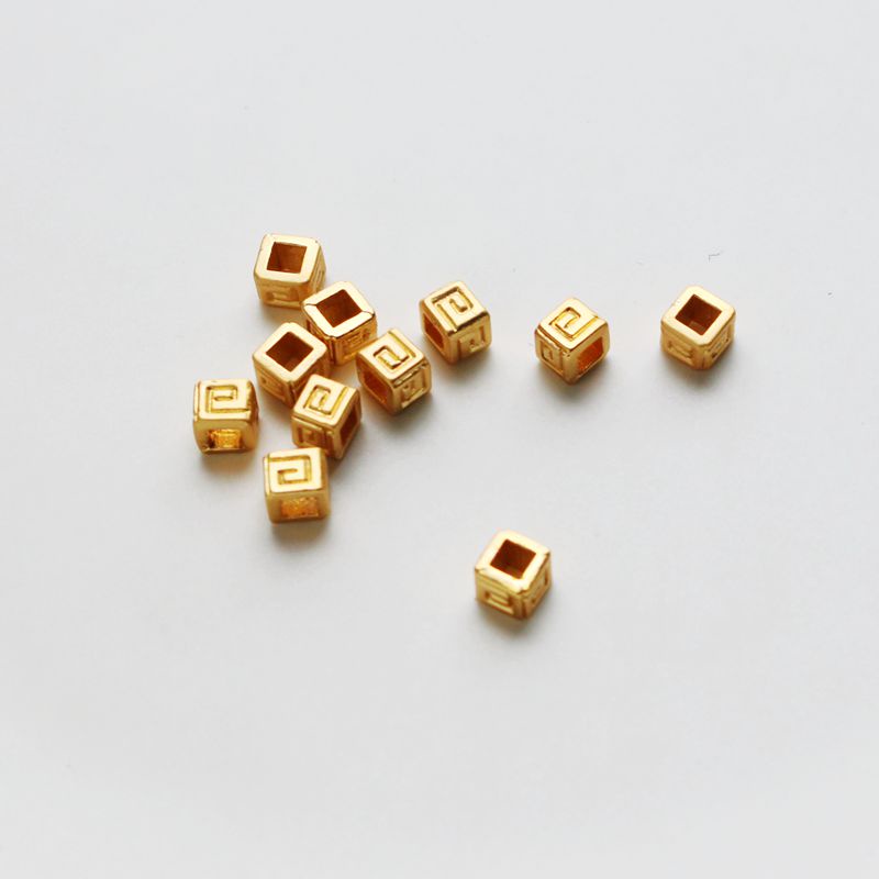 Bộ 50 Hạt Xỏ Lỗ Hình Vuông Mạ Vàng 18k 4mm Dùng Làm Trang Sức diy