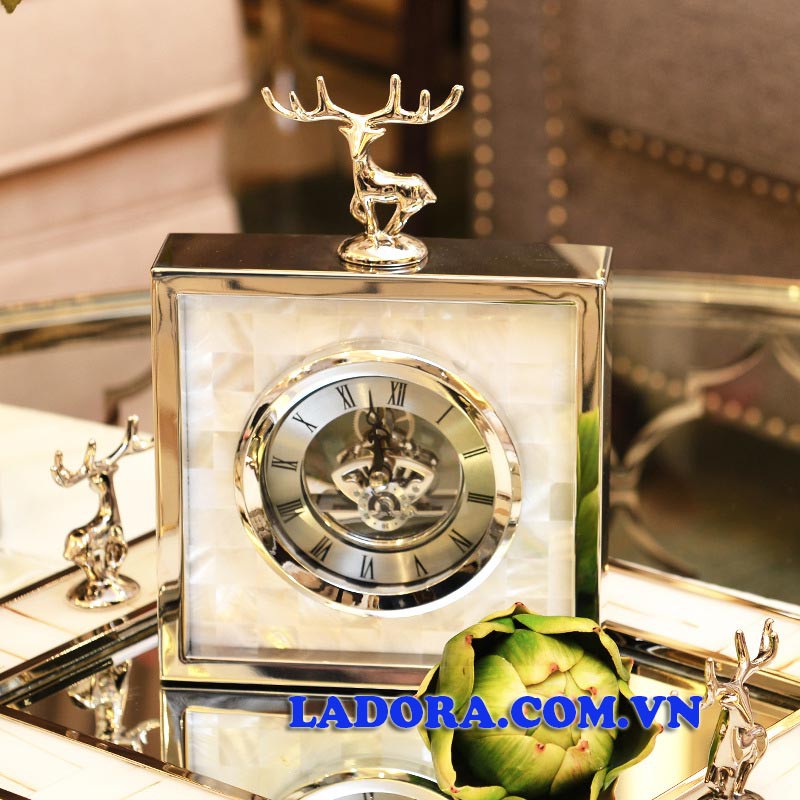 Đồng Hồ Để Bàn Hươu Vàng May Mắn  – Đồ Trang Trí Bàn Làm Việc Đẹp