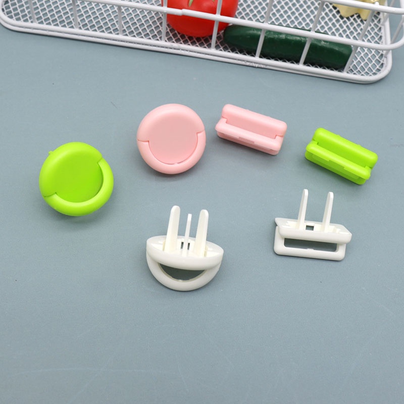 Nút Bịt Ổ Điện An Toàn Cho Bé Có Quai Kéo SONHOUSE – Loại 2 Chân và 3 Chân