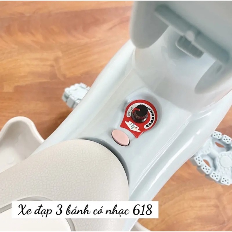 Xe đẩy cao cấp 618 kiêm chòi chân và đạp có nhạc có đèn