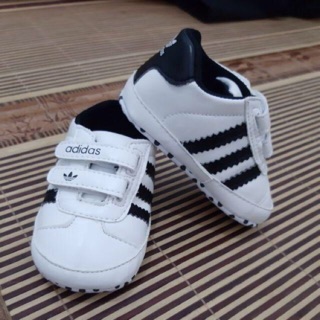 Giày tập đi Adidas quai dán sành điệu cho bé