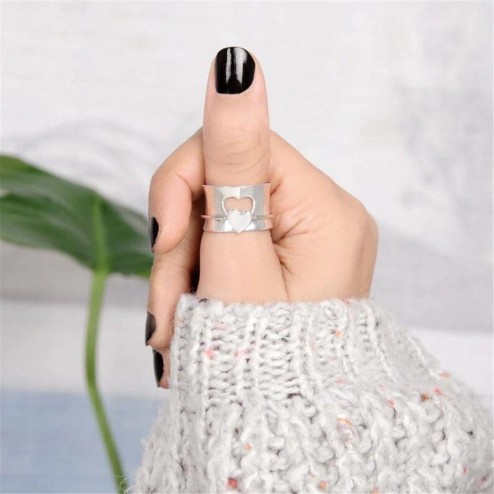 Nhẫn Hình Trái Tim Phong Cách Vintage Giúp Giảm Căng Thẳng