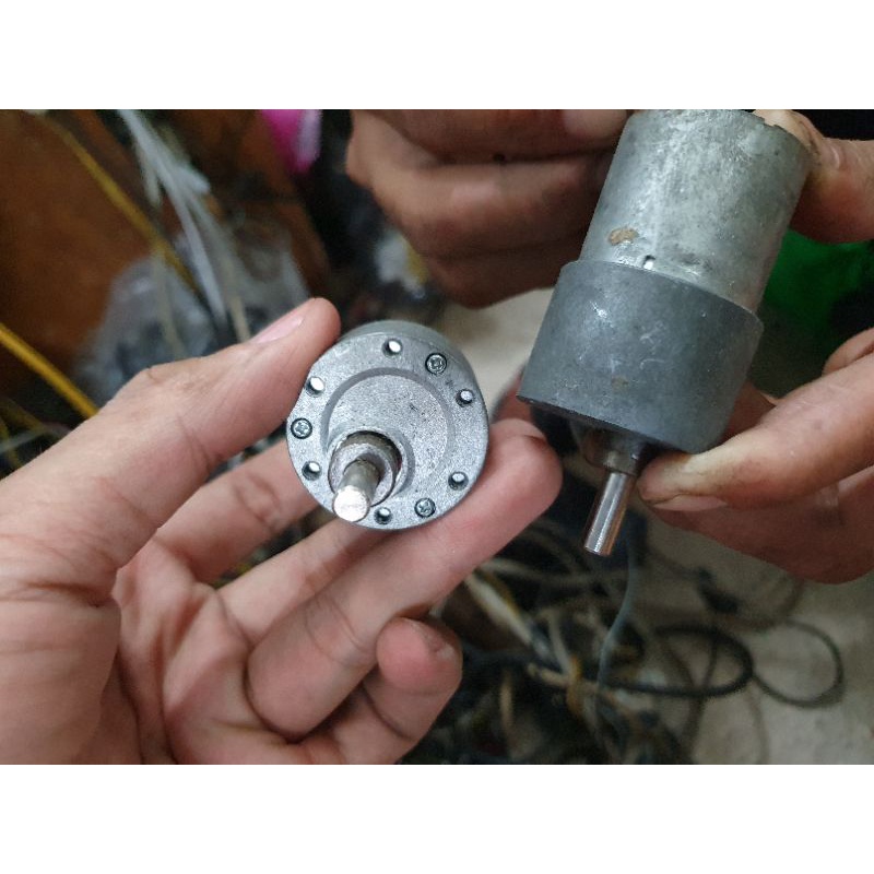 1 cái Mô tơ chạy chậm, giảm tốc 9v 12v sài tốt cốt 6 ly