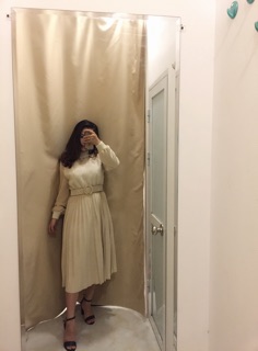 Váy nhung ren