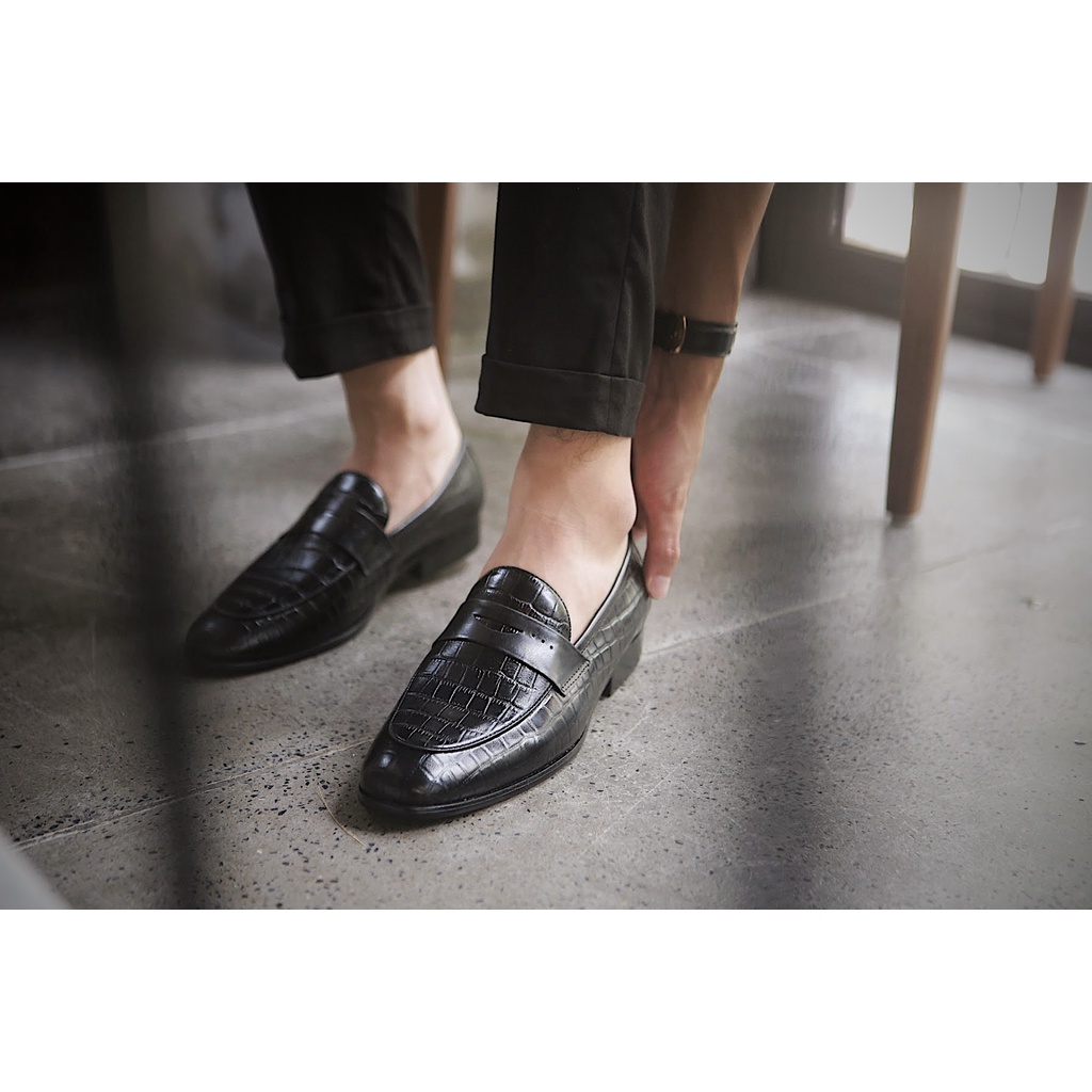 Giày Lười Loafer nam đai khoét dập vân da bò nguyên tấm Toroshoes Mã M630 (2 màu)