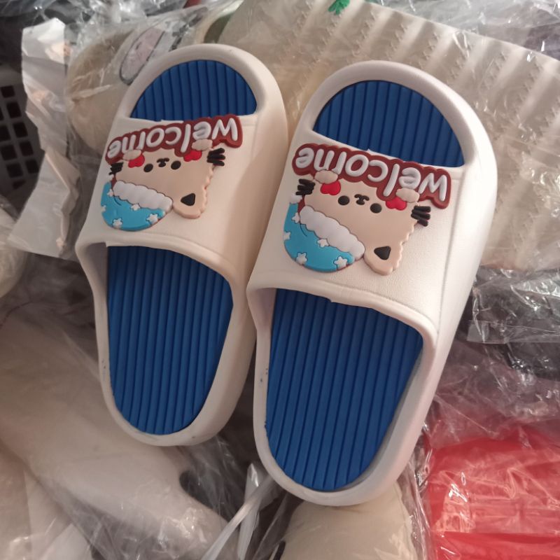 Dép bánh mỳ hình mèo tuyết cho bé
