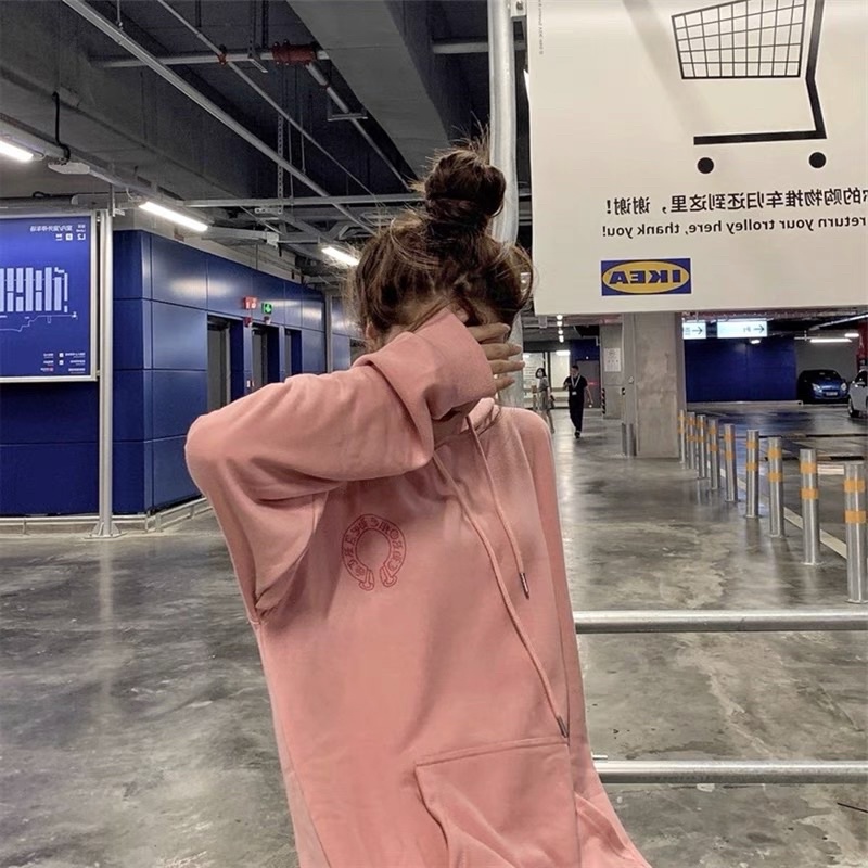 Áo hoodie hồng in lưng