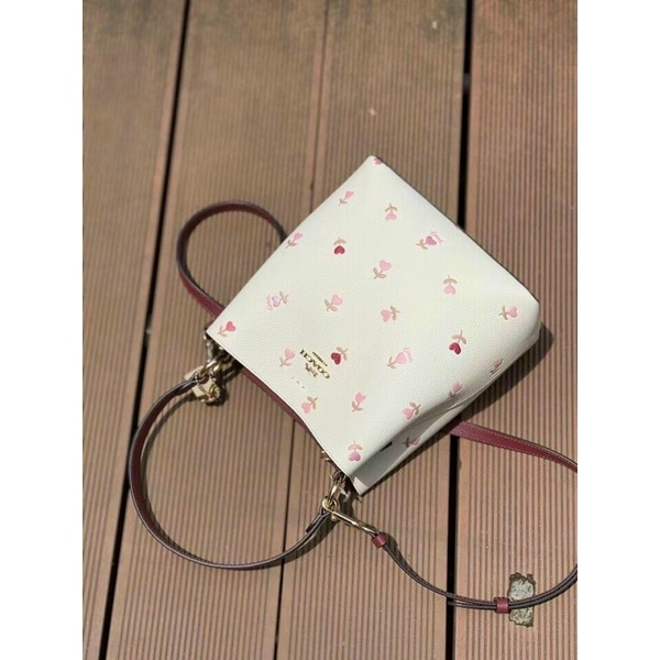 Túi đeo vai Co@ch bucket hoạ tiết kèm dây đeo chéo