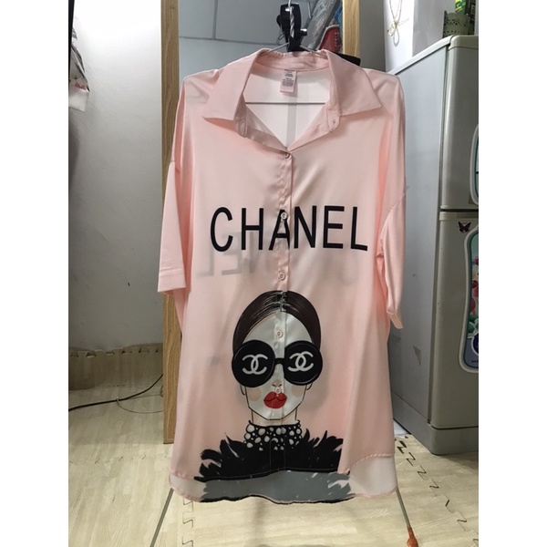Váy ngủ sơ mi lụa tay lỡ quý cô ,,C H A N E L’’’ đeo kính 21