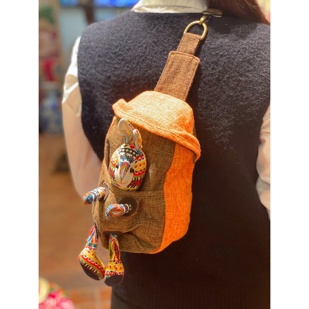 Túi Đeo Chéo Vải Gai Gắn Thú Nhồi Bông Ngộ Nghĩnh (B) - Trúc Lâm Handmade