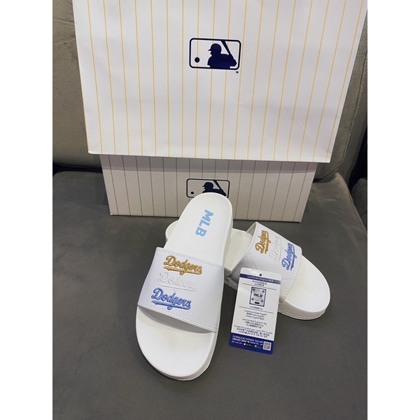 [Ảnh thật -Fullbox - Túi] Dép 𝑴𝒐̛̀ 𝑳𝒐̛̀ 𝑩𝒆̂  Dodgers logo ba màu