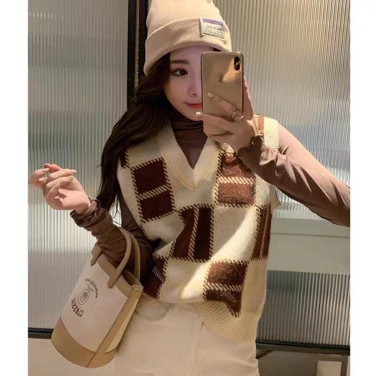 Áo Gile len kẻ caro phối màu vintage cực xinh | BigBuy360 - bigbuy360.vn