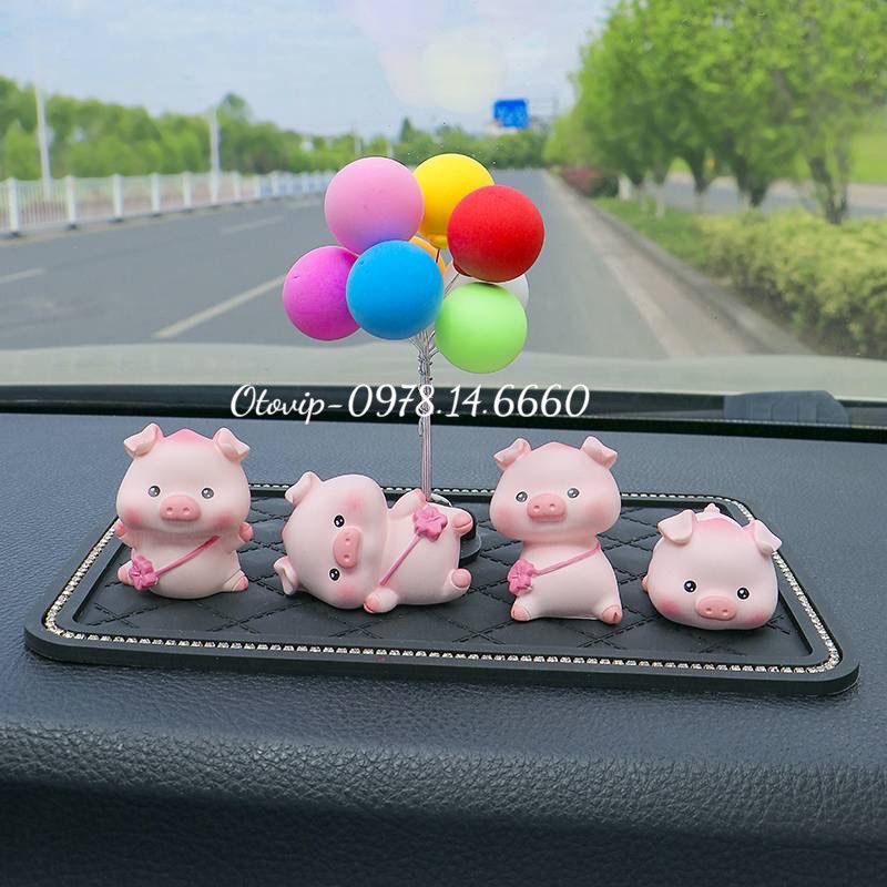 4 chú heo nhỏ trang trí taplo xe ô tô đeo túi hồng xinh xắn