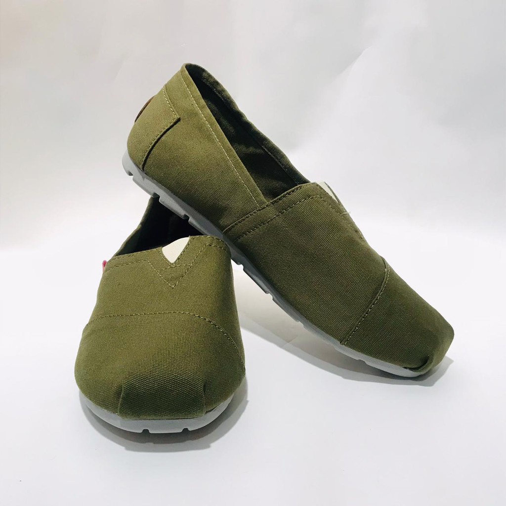 Giày Thời Trang Nữ Wakai Cw12002 Core Olive Trẻ Trung Năng Động | BigBuy360 - bigbuy360.vn