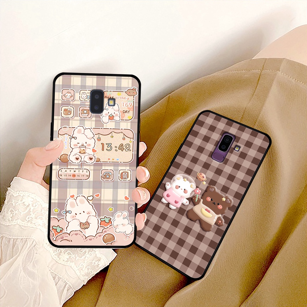 Ốp lưng Samsung J6 2018 / J6 Plus / J6+ / J8 in hình caro gấu thỏ, gấu bear cute