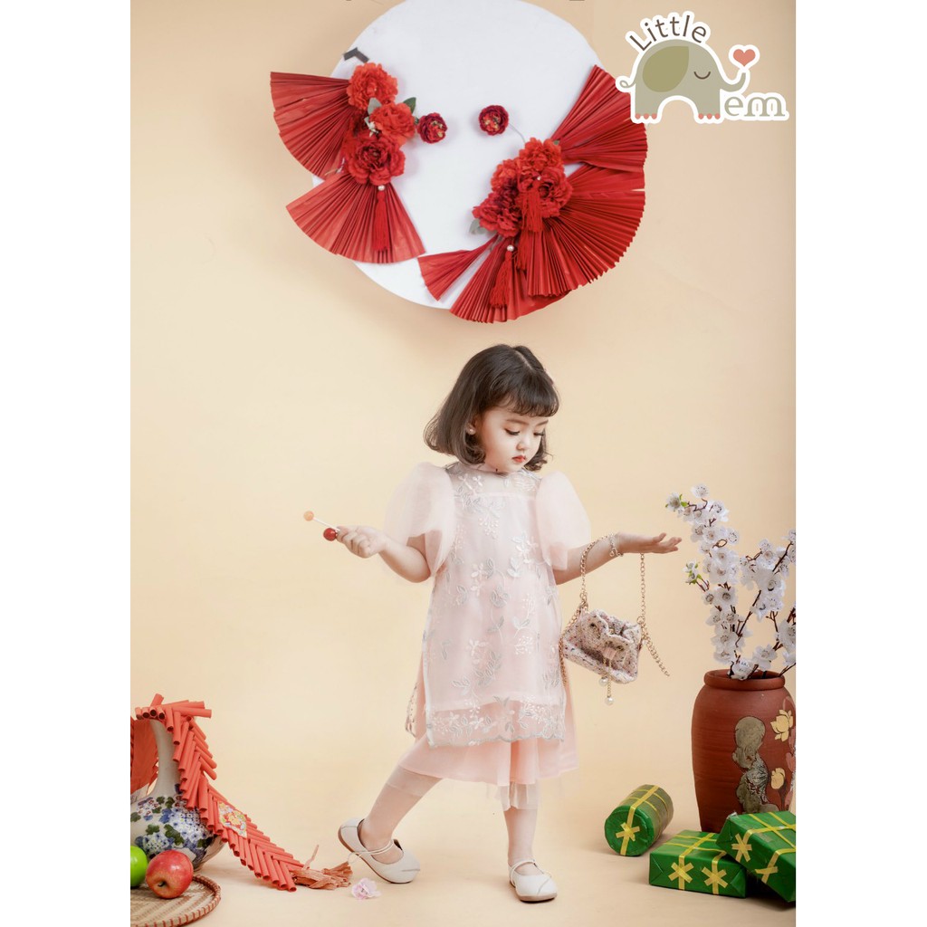 Áo dài cách tân cho bé gái _ Ren hoa nổi