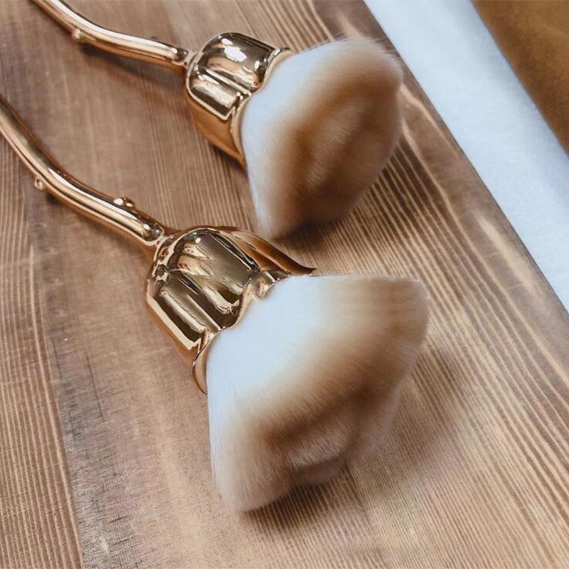 [Hàng mới về] Chổi hình cành hoa hồng dùng để phủi bụi sơn móng tay kích thước 18x6x2cm