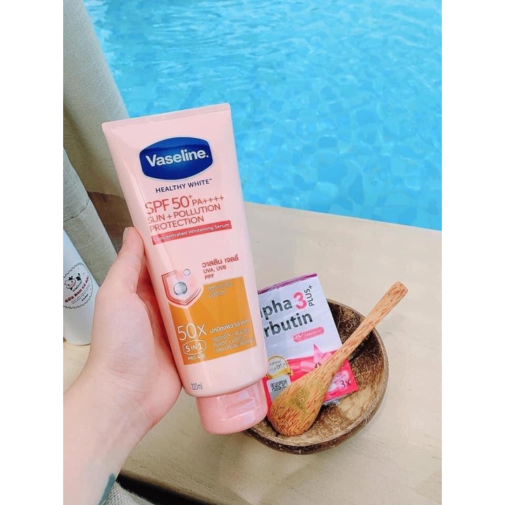 DƯỠNG TRẮNG VASELINE 50X SPF 50+pa++++ 320ml