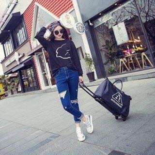 Túi xách du lịch 3CE có tay kéo tiện dụng