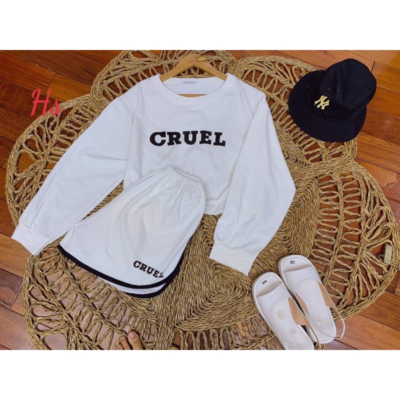 Bộ croptop dài tay thêu CRUEL HSU1