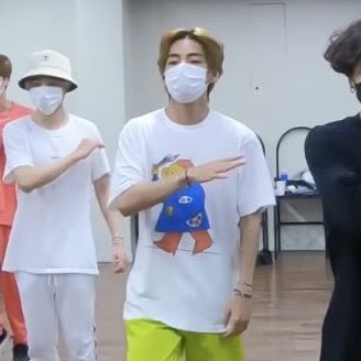 ÁO PHÔNG TAEHYUNG BTS I AM ARTIST l ORDER HÀN QUỐC CHÍNH HÃNG