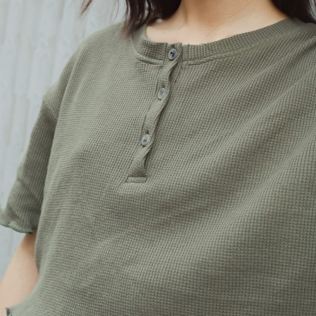 Áo kiểu dáng croptop ngắn tay thời trang GAGO lettuce hem plain t-shirt màu xanh rêu GA3337
