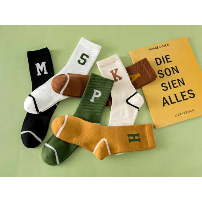 Vớ Tất chữ cái cổ cao Unisex phong cách thể thao, trẻ trung và năng động.