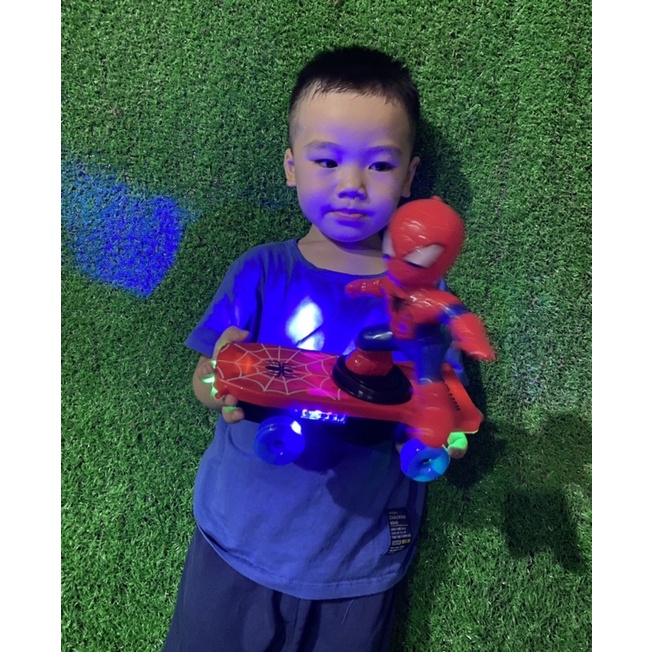 Đèn lồng siêu nhân đi xe ván trượt có nhạc có đèn cho bé