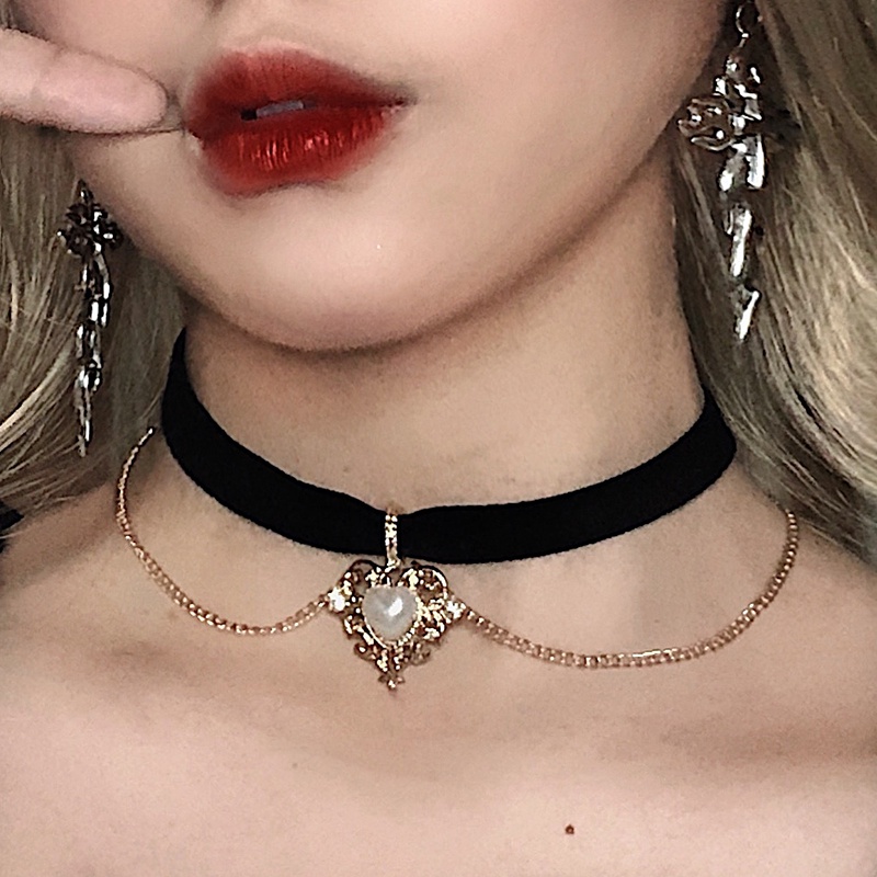 Vòng Cổ Choker Dây Nhung Đen Mặt Trái Tim Cổ Điển