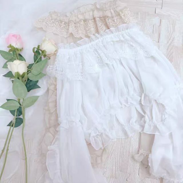 Áo blouse Lolita tay xòe cổ bèo