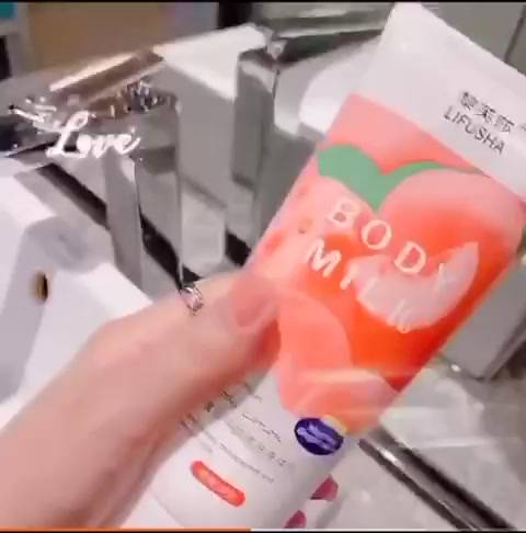 Kem Dưỡng Ẩm, Kem Body Trắng Da Chống Nắng Toàn Thân Trái Đào Pure Milk Body Lotion Hương Nước Hoa LALA | BigBuy360 - bigbuy360.vn