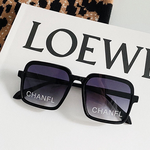 Kính mát gọng vuông phong cách sành điệu thời trang cho bé