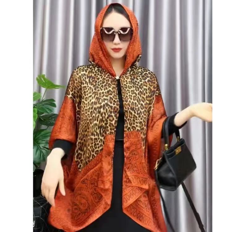 Áo Choàng Lụa Satin Chống Nắng Cài Khóa Nam Châm Đính Ngọc Trai Phong Cách Mới