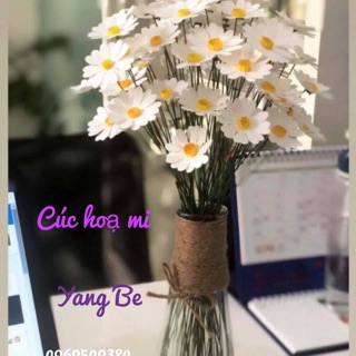 Chậu hoa cúc giả trang trí bàn làm việc