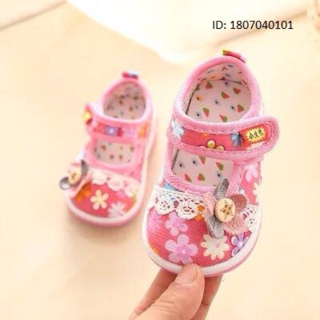 Giày tập đi cho bé gái
