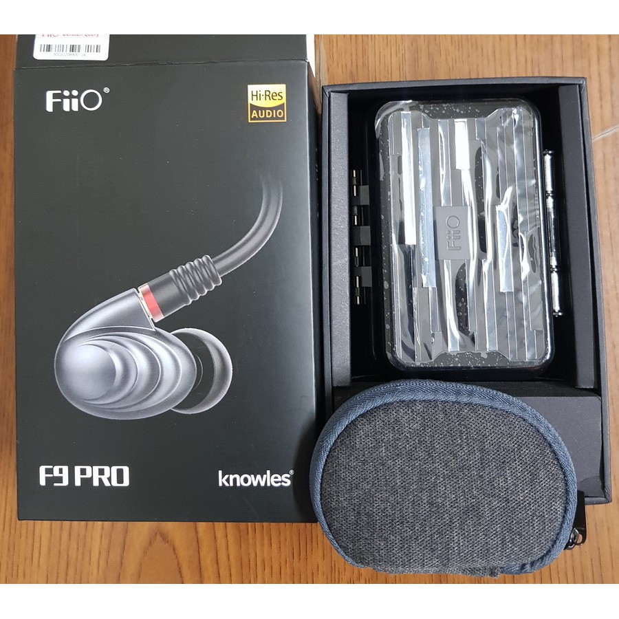 Tai nghe nhét tai Fiio F9 Pro.