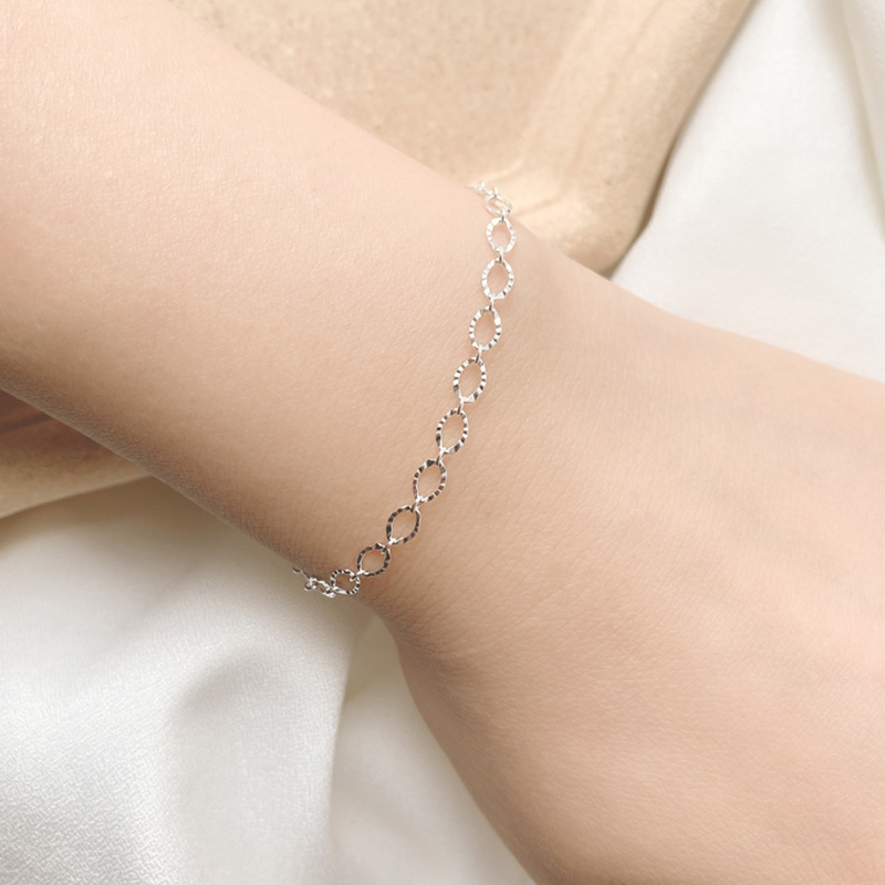 [Mã FACBHOT55 giảm 10K đơn bất kì] Vòng đeo tay tròn màu bạc phong cách Hàn Quốc hợp thời trang cho nữ | BigBuy360 - bigbuy360.vn